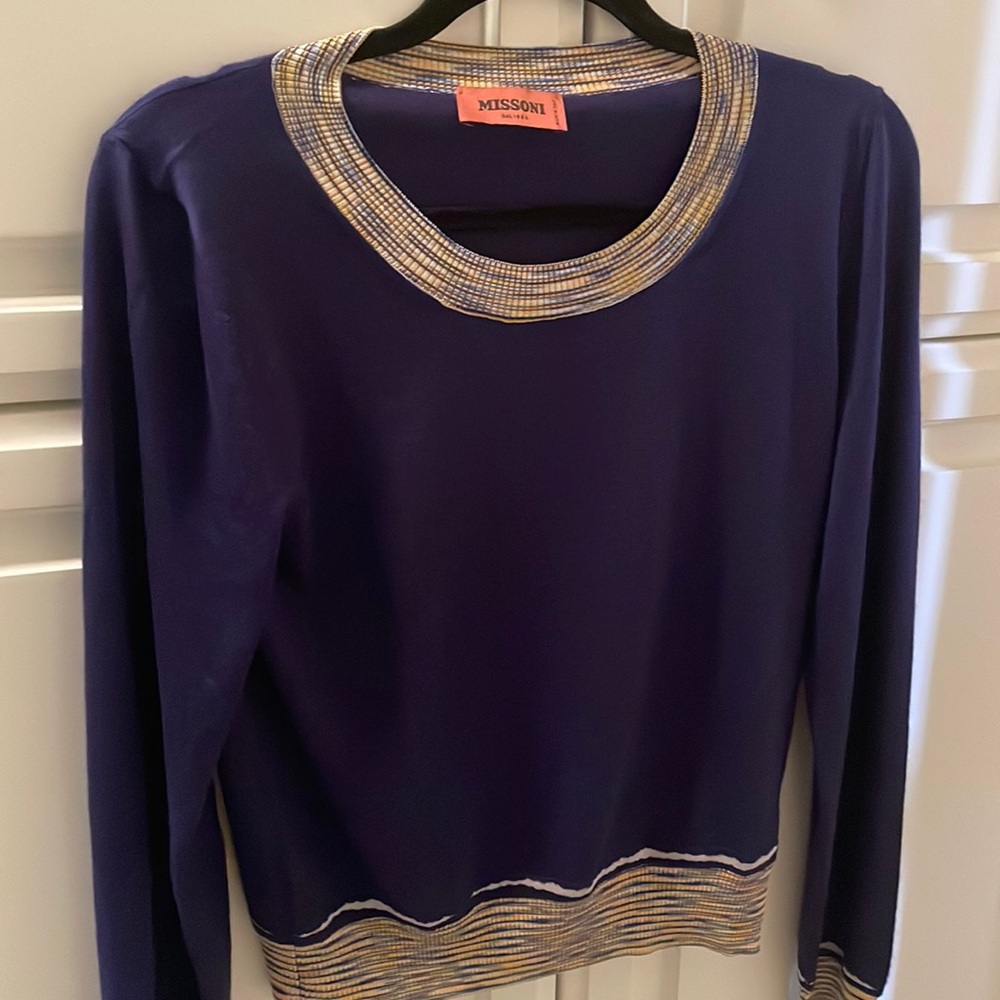 Missoni Gently used top 55% Cashmere, 25% Silk and 20% Rayon.